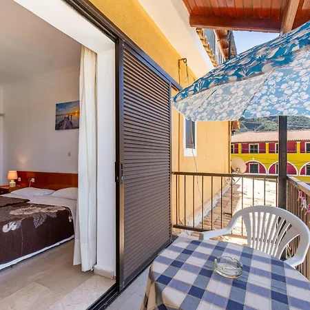 Apartmán Mires House Front 1
