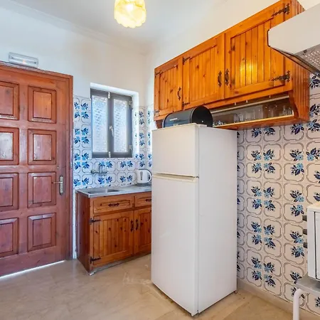 Apartament Mires House Front 1 *