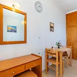 Apartament Mires House Front 1