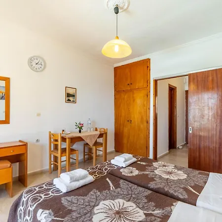 Mires House Front 1 Апартаменты *