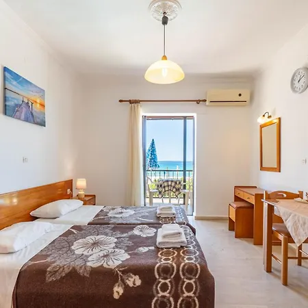 Mires House Front 1 Апартаменты