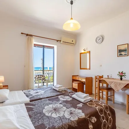 Mires House Front 1 Апартаменты Агиос-Гордиос