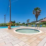 아파트 Mires House Front 1 아기오스고르디오스