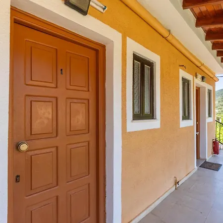 Mires House Front 1 Apartman
